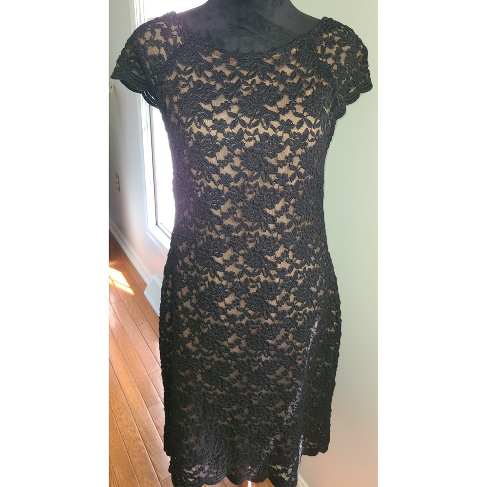 Dressbarn db Lace Sheath Dress Woman Sz 12 Black Tan Excellent Cap Sleeve Gothy - Picture 1 of 12